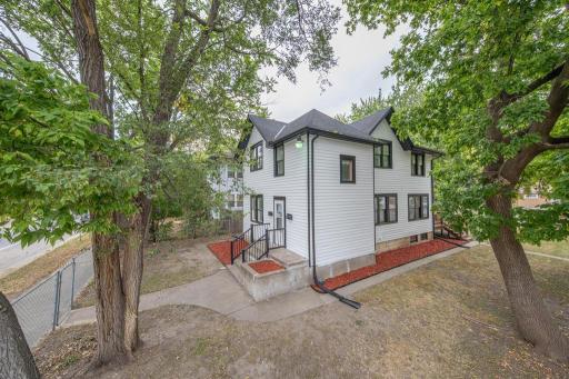 2400 Emerson Avenue N, Minneapolis, MN 55411