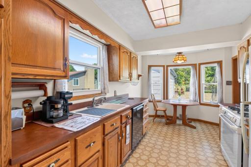 Spacious Kitchen with Bay Window and Breakfast Area