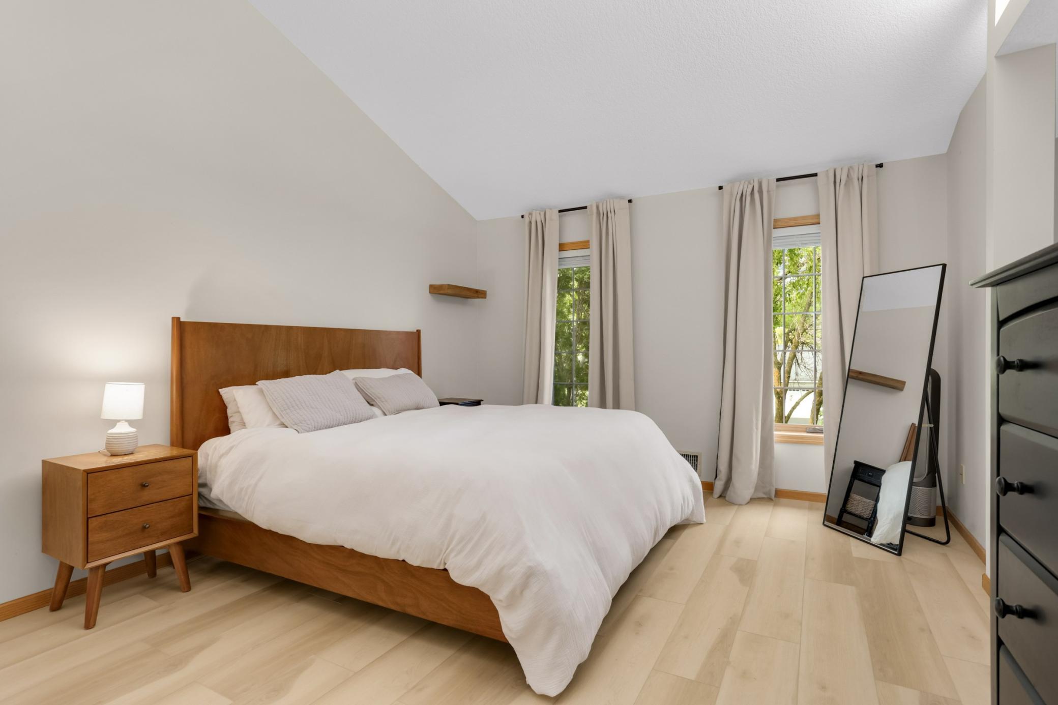 Fantastic owner's suite with vaulted ceilings, large windows and low maintenance flooring.
