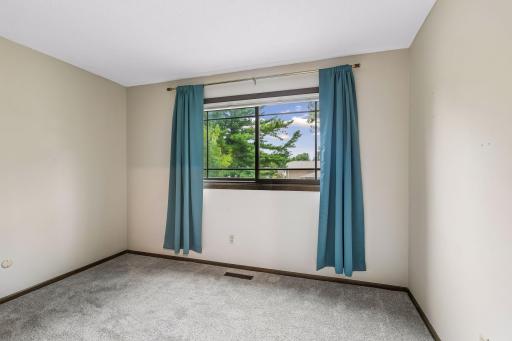 1013 Robinhood Place, Shoreview, MN 55126