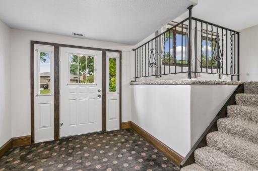 1013 Robinhood Place, Shoreview, MN 55126