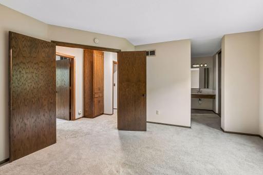 1013 Robinhood Place, Shoreview, MN 55126