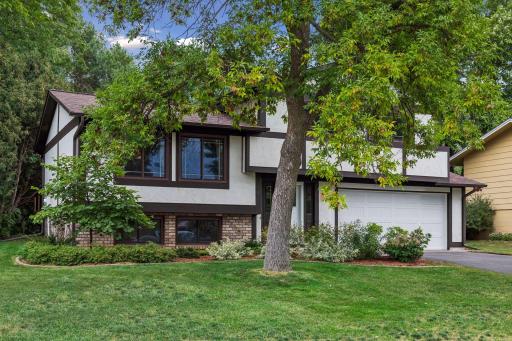 1013 Robinhood Place, Shoreview, MN 55126