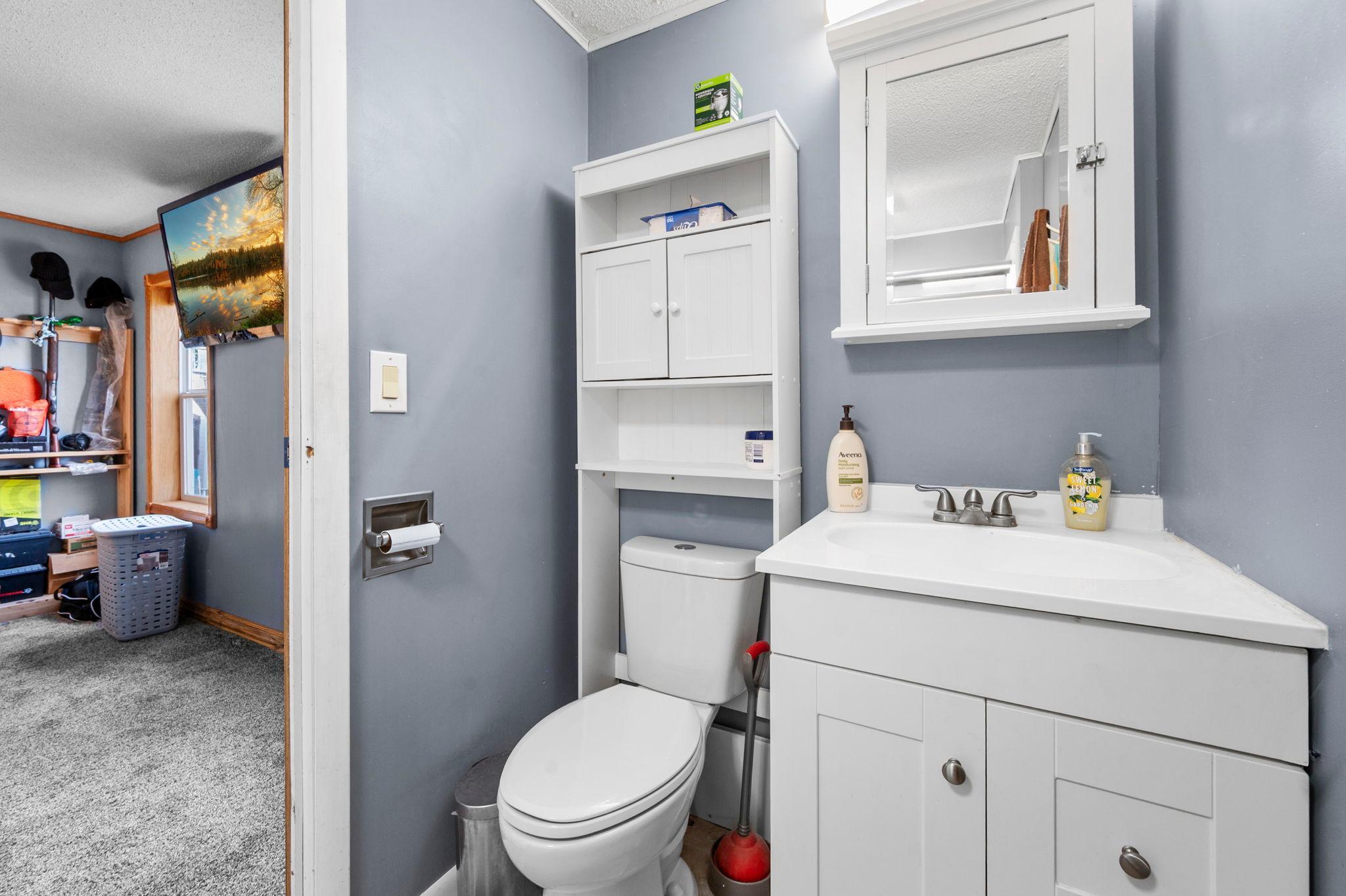 47-web-or-mls-12325 Johnson Memorial Dr-134.jpg