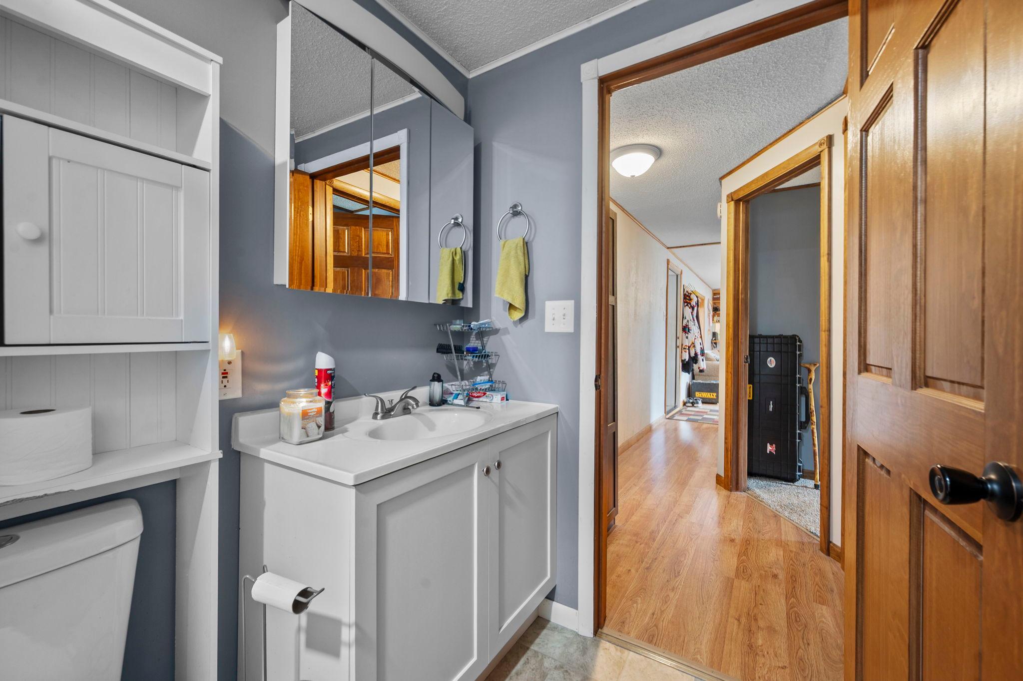 52-web-or-mls-12325 Johnson Memorial Dr-175.jpg