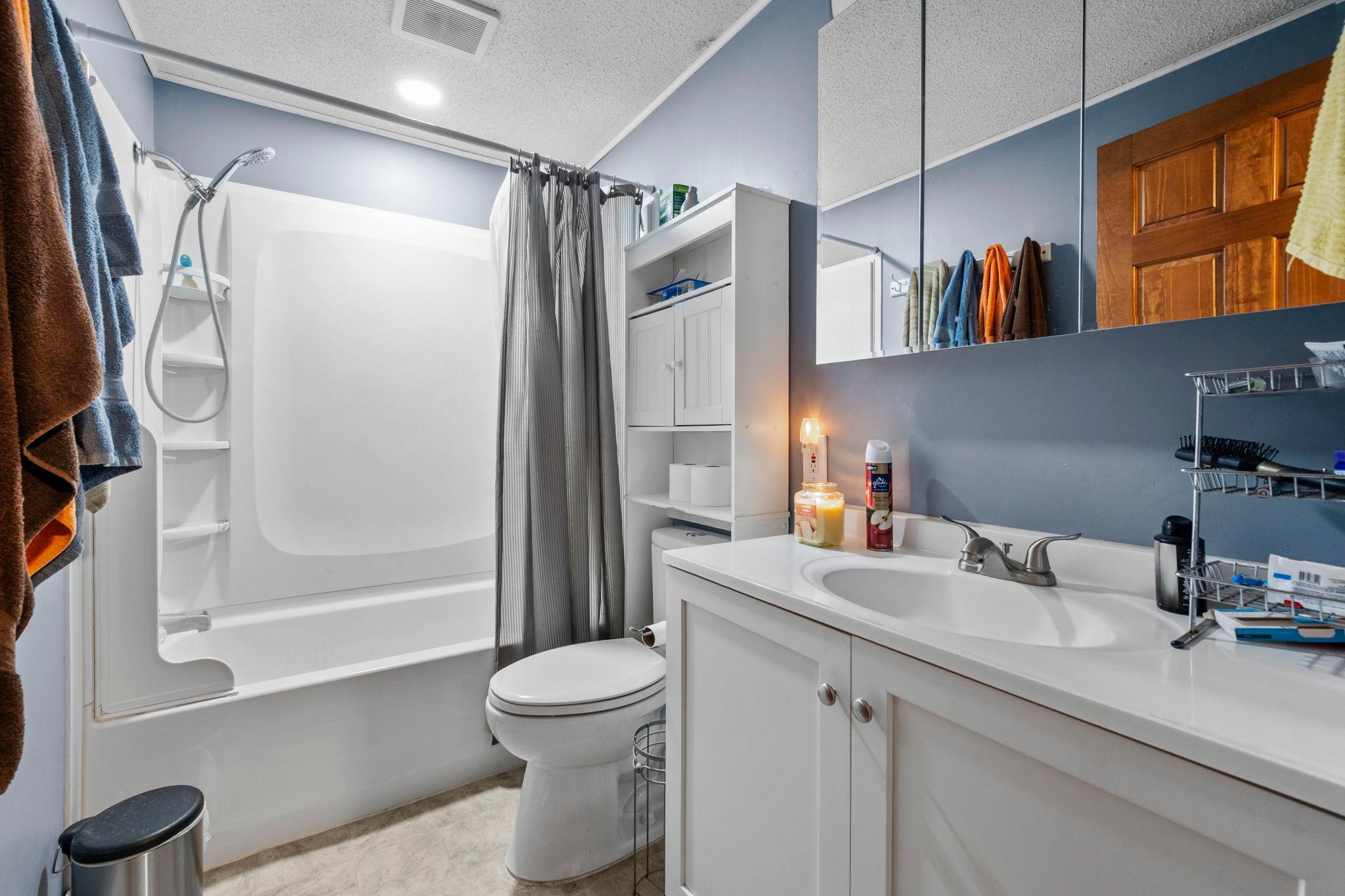 51-web-or-mls-12325 Johnson Memorial Dr-169.jpg