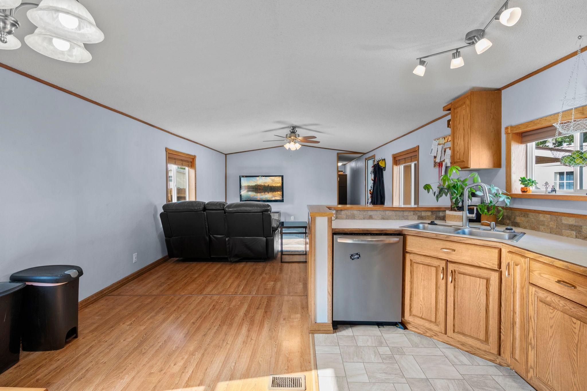 37-web-or-mls-12325 Johnson Memorial Dr-90.jpg