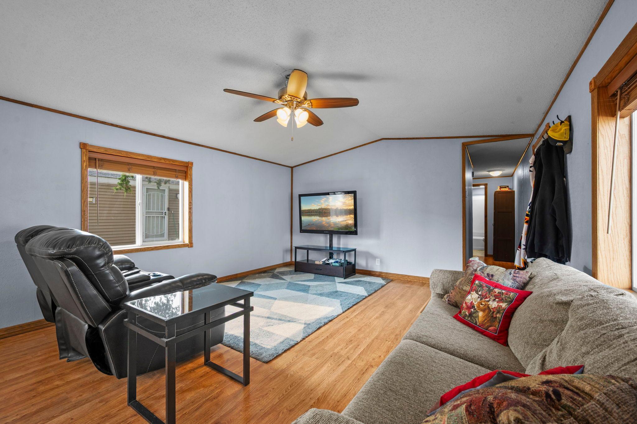 25-web-or-mls-12325 Johnson Memorial Dr-30.jpg
