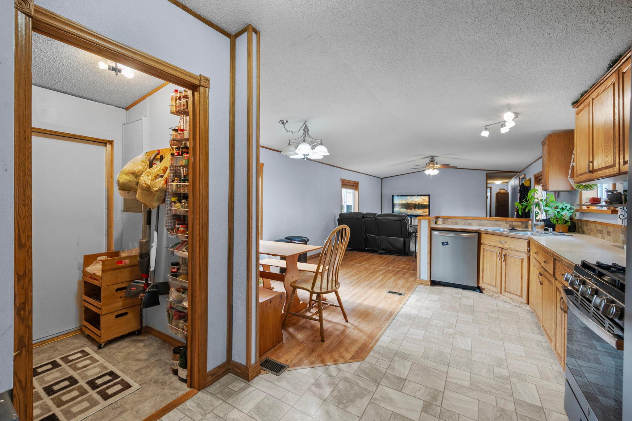 39-web-or-mls-12325 Johnson Memorial Dr-139.jpg