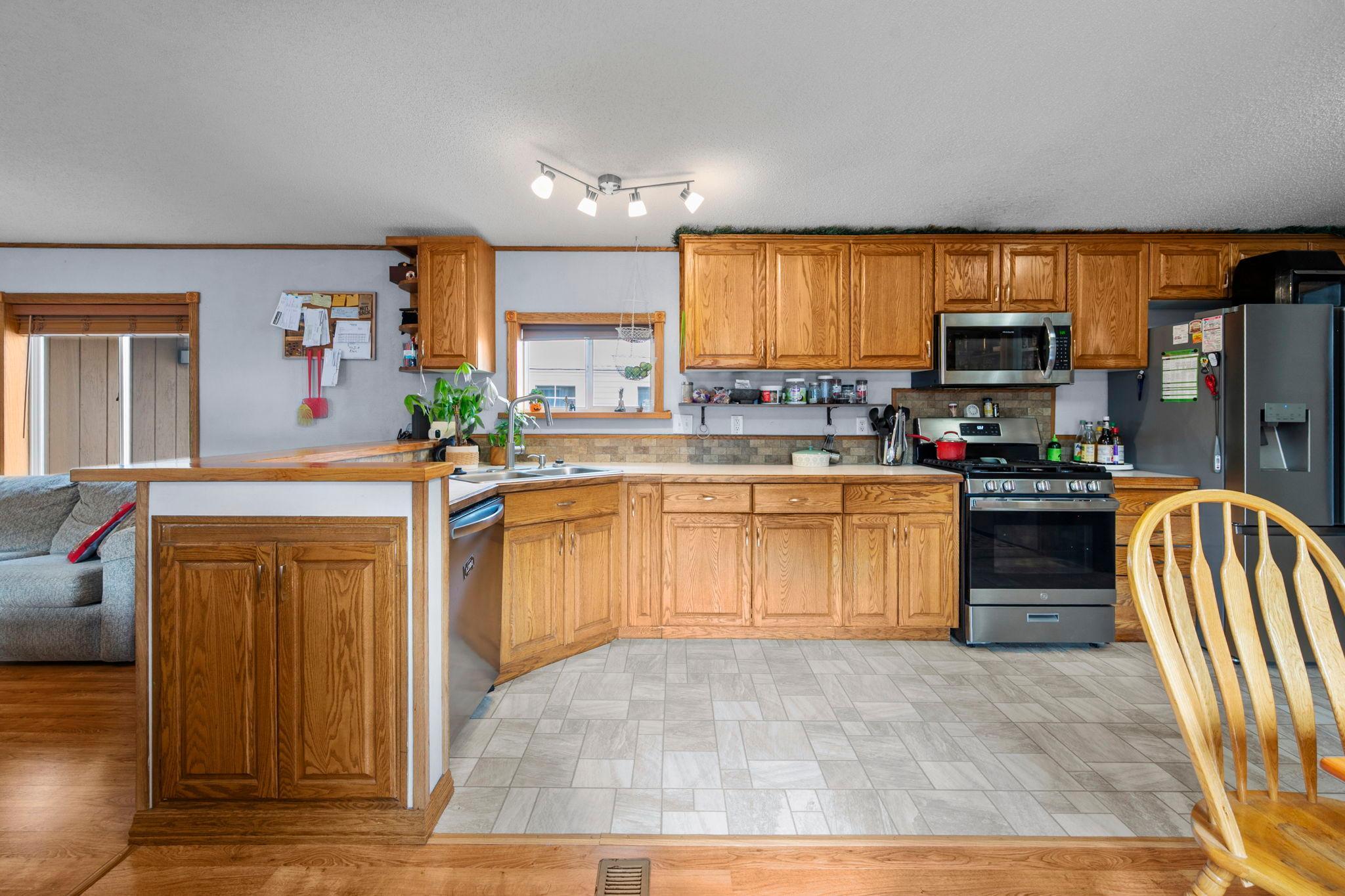 34-web-or-mls-12325 Johnson Memorial Dr-75.jpg