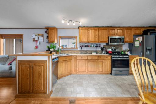 34-web-or-mls-12325 Johnson Memorial Dr-75.jpg