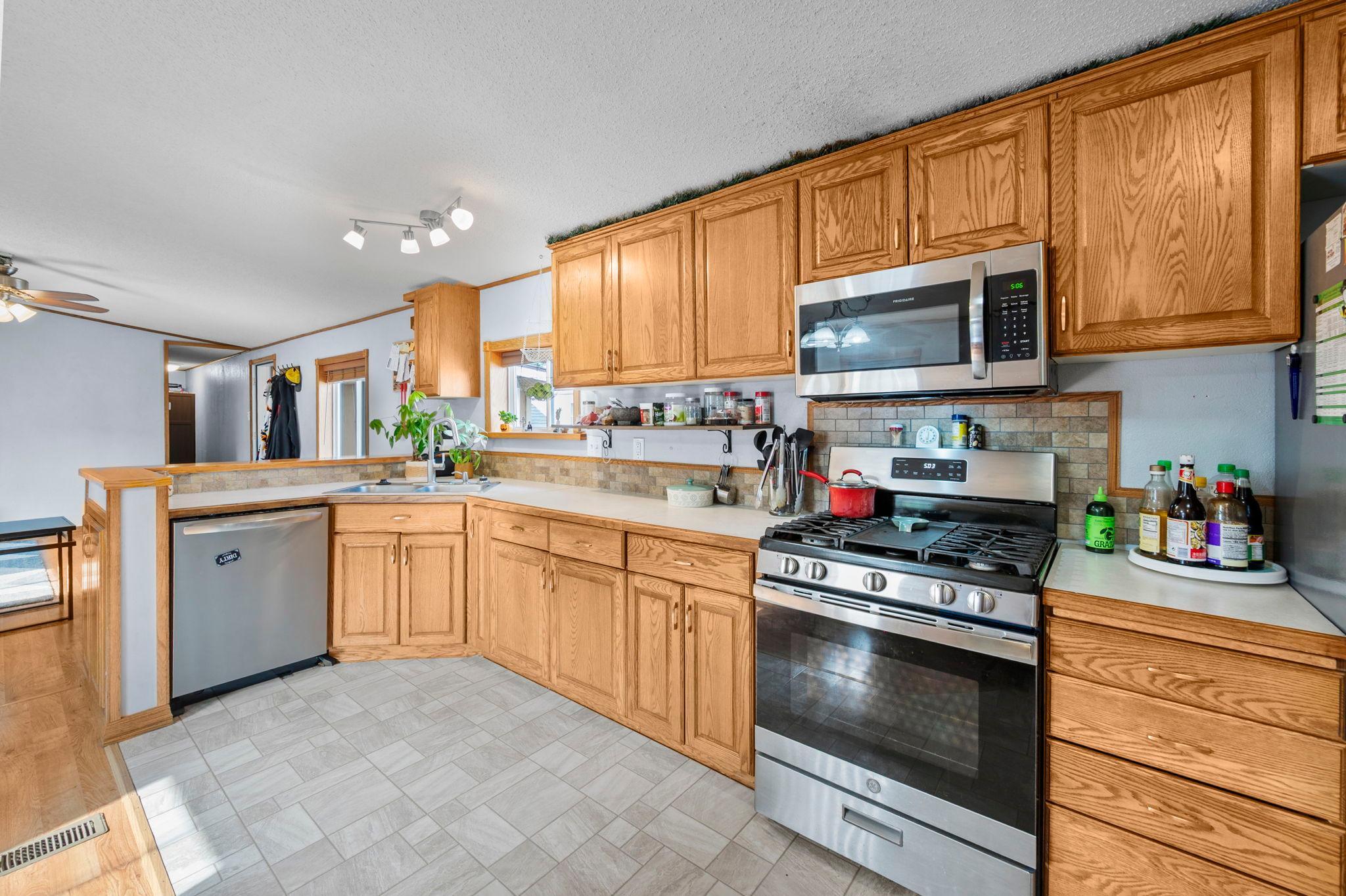 35-web-or-mls-12325 Johnson Memorial Dr-80.jpg
