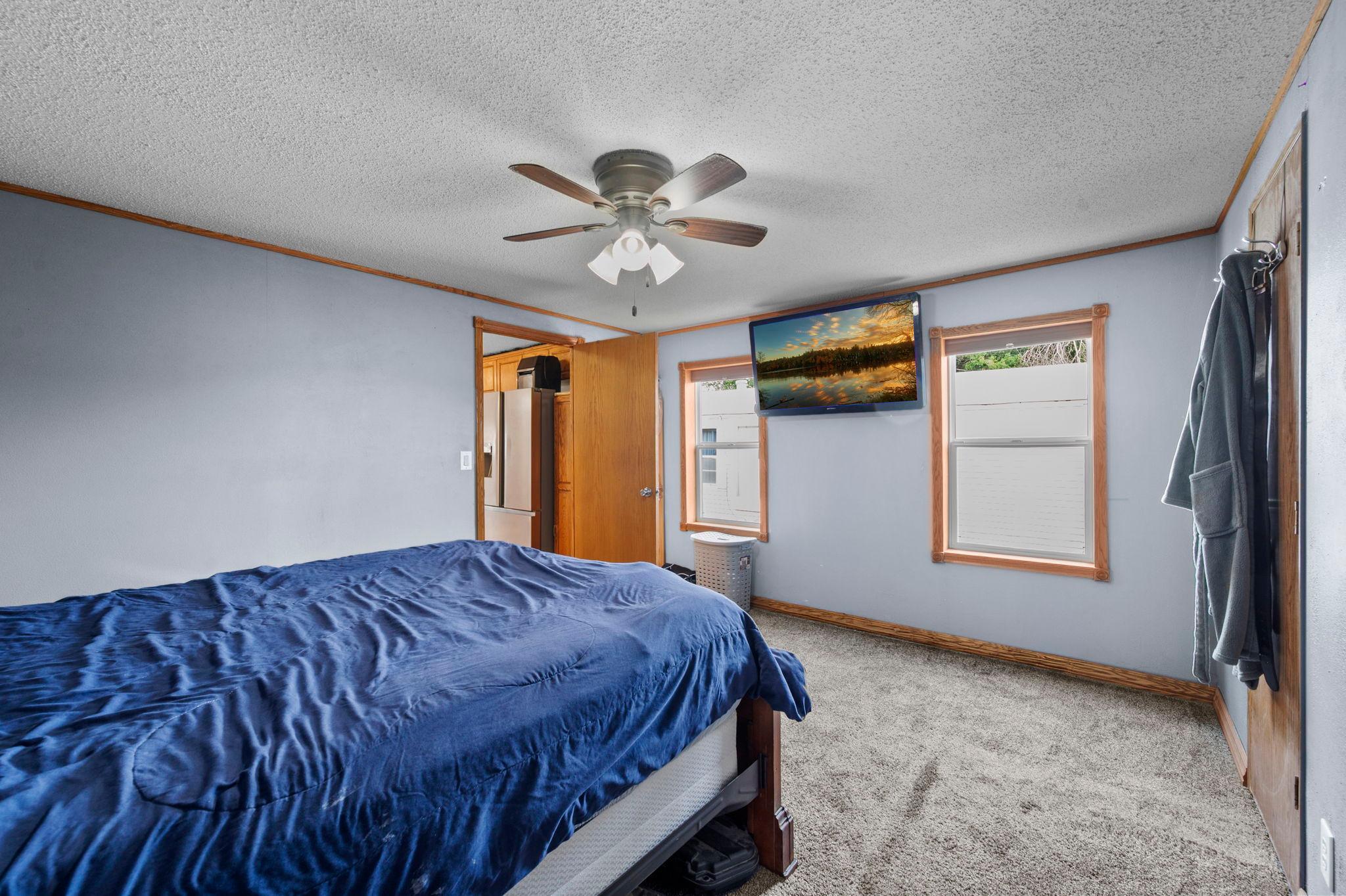 44-web-or-mls-12325 Johnson Memorial Dr-120.jpg