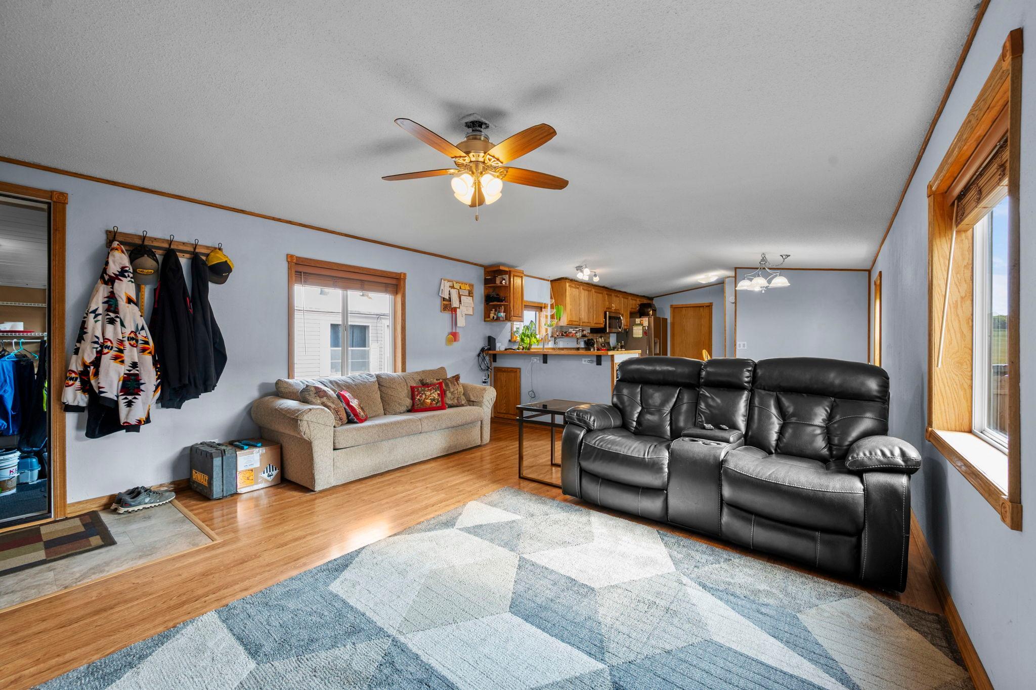 24-web-or-mls-12325 Johnson Memorial Dr-25.jpg