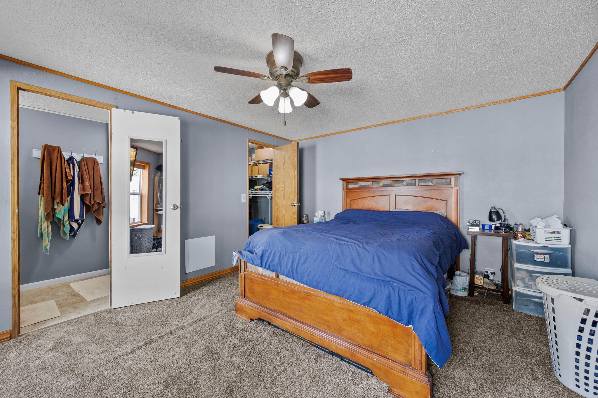 42-web-or-mls-12325 Johnson Memorial Dr-110.jpg