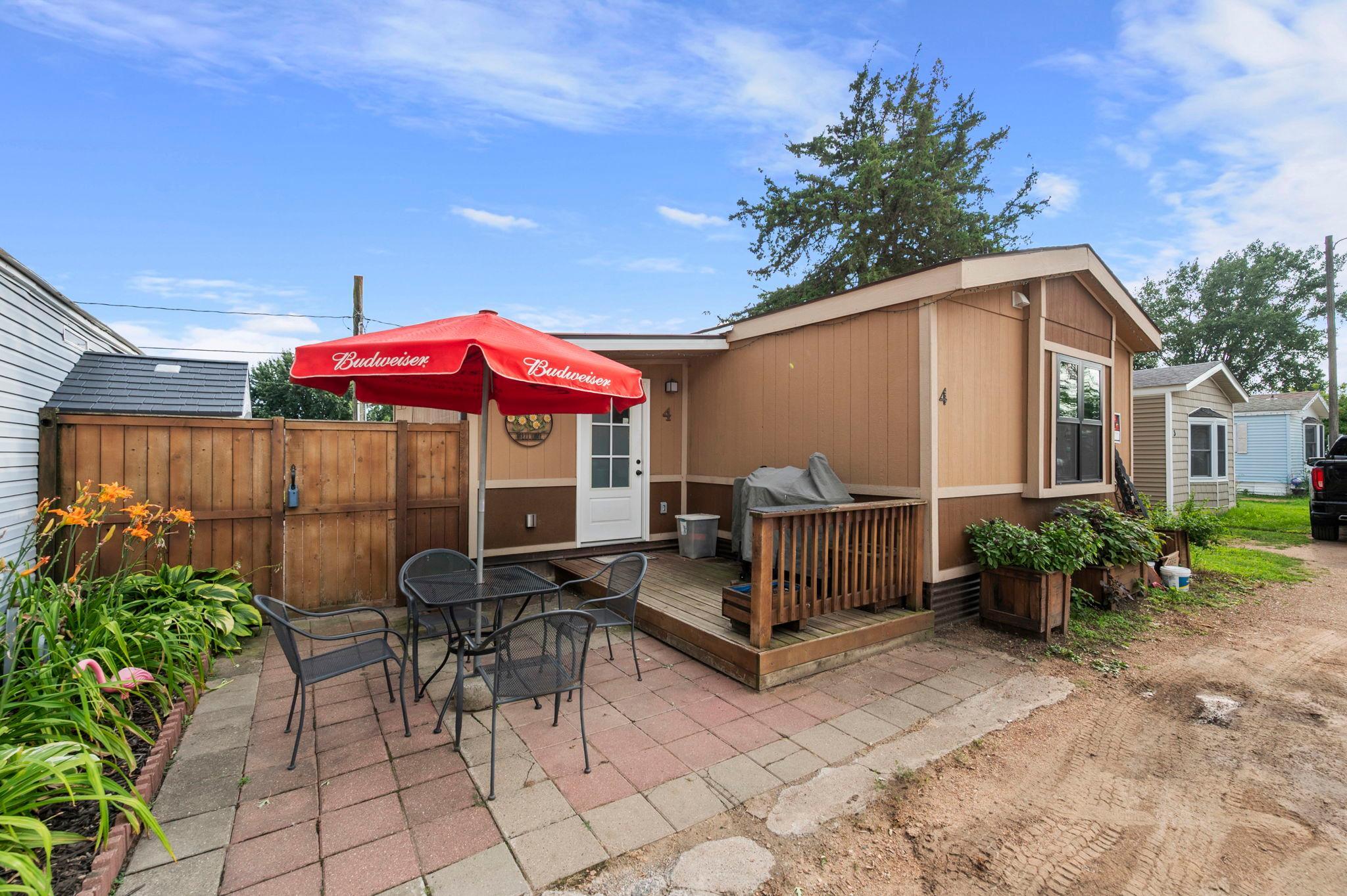 20-web-or-mls-12325 Johnson Memorial Dr-239.jpg