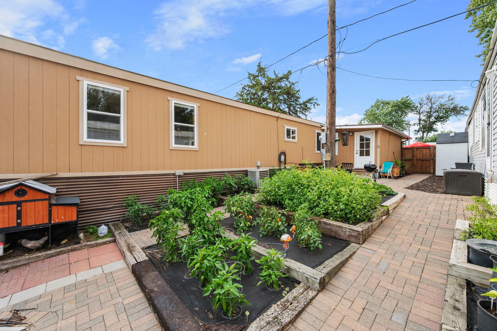 59-web-or-mls-12325 Johnson Memorial Dr-204.jpg
