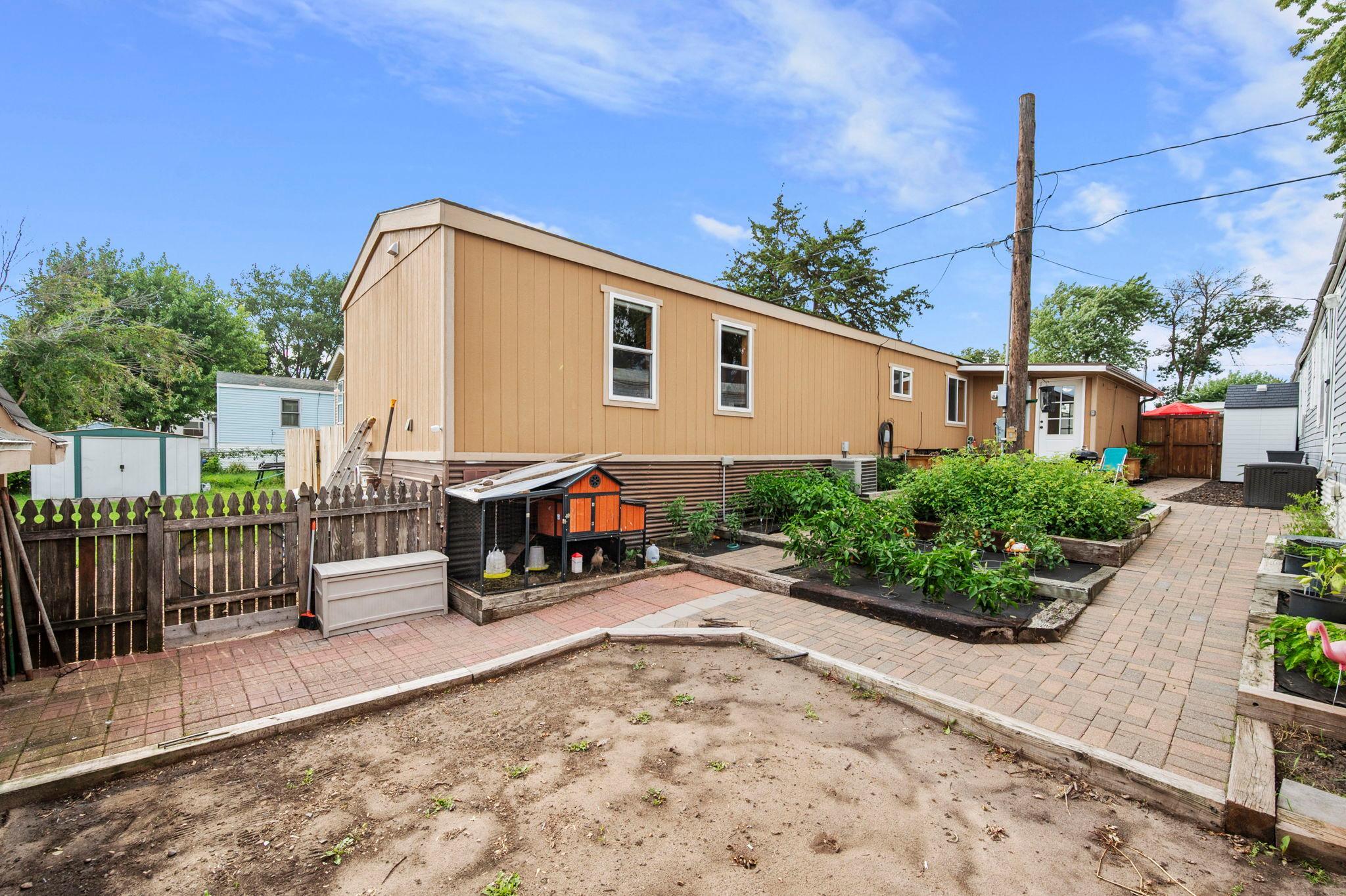 64-web-or-mls-12325 Johnson Memorial Dr-209.jpg