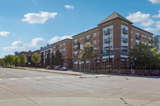 The surrounding Heart of the City offers a lively mix of restaurants, cafÃ©s, retail, personal services, and entertainment, giving the area a genuine neighborhood atmosphere