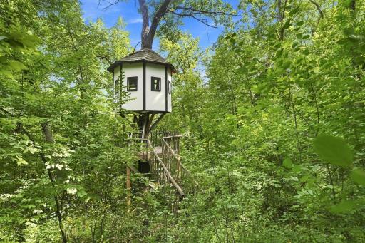 Charming hand-built treehouse, ready to make memories!