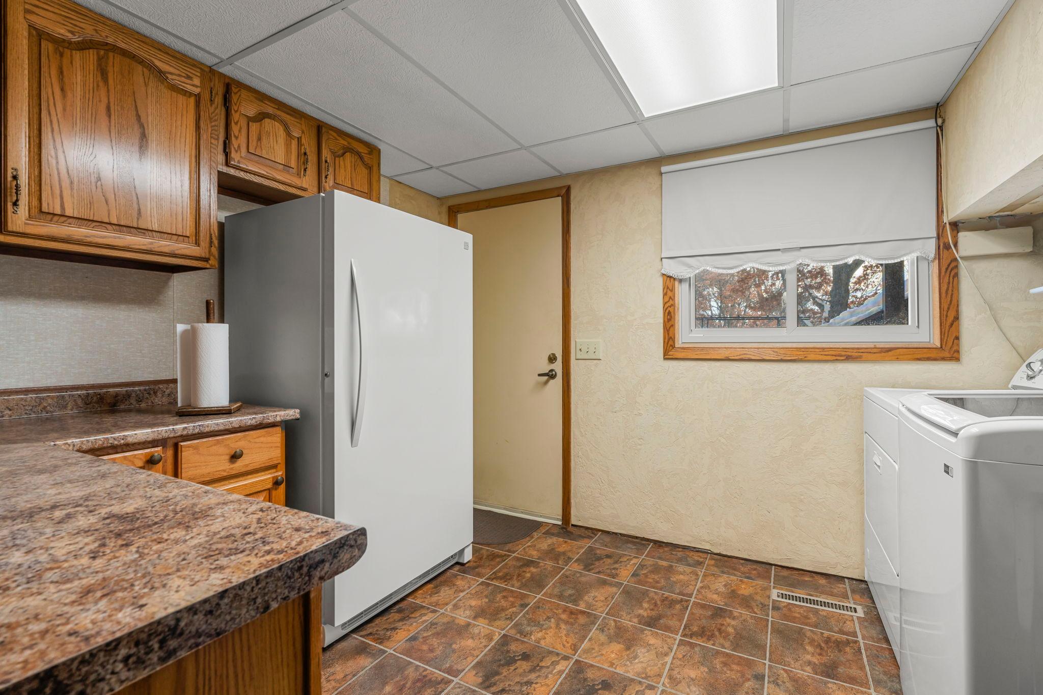 104-web-or-mls-2415 Lisbon Ave N -225.jpg