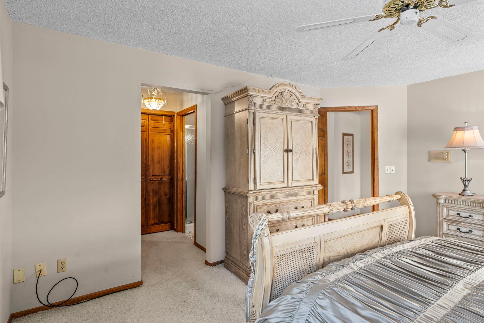 152-web-or-mls-2415 Lisbon Ave N -370.jpg