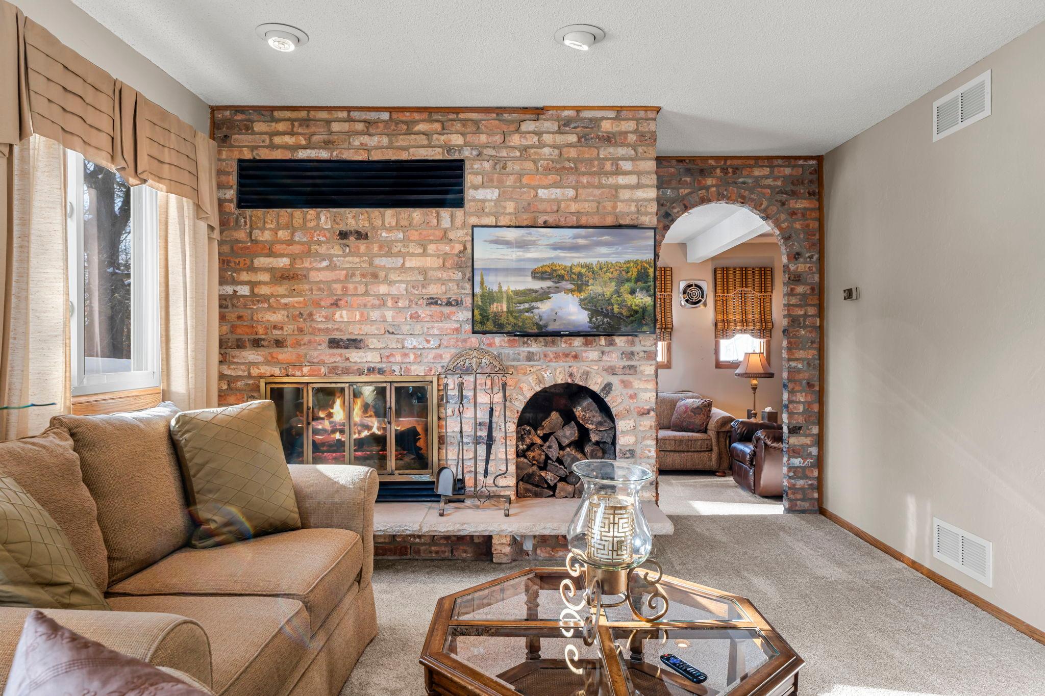 61-web-or-mls-2415 Lisbon Ave N -180.jpg