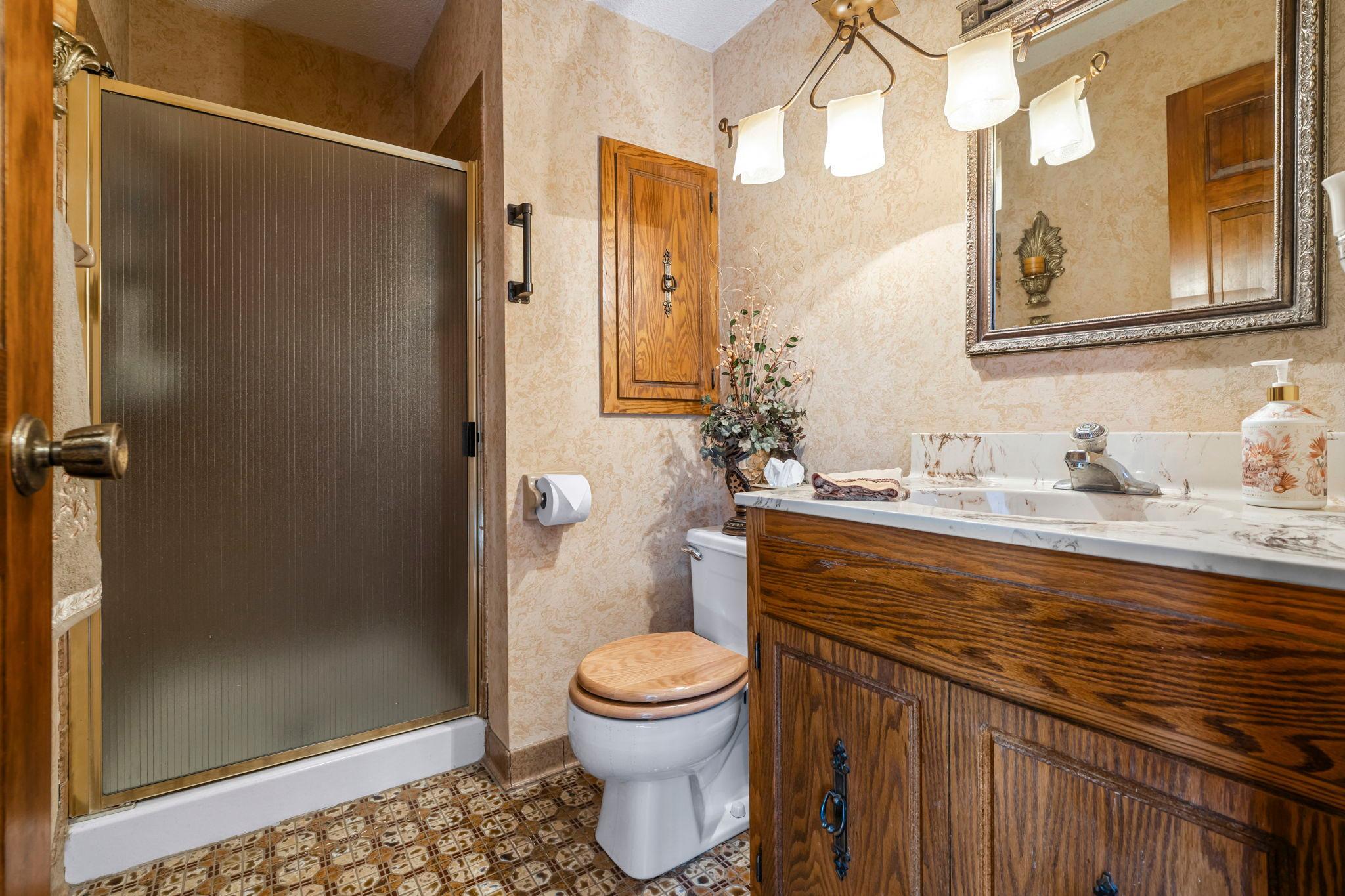100-web-or-mls-2415 Lisbon Ave N -220.jpg