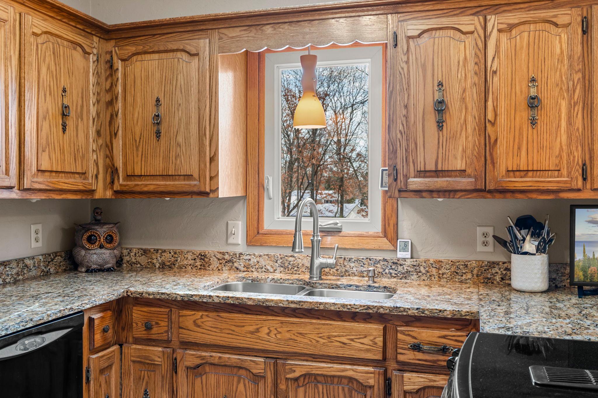 94-web-or-mls-2415 Lisbon Ave N -285.jpg
