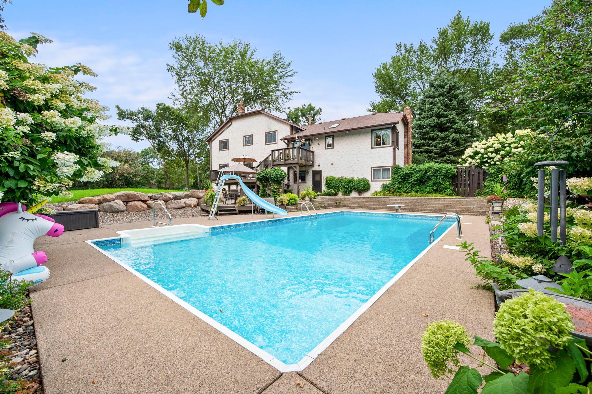 137-web-or-mls-2415 Lisbon Ave N-129.jpg