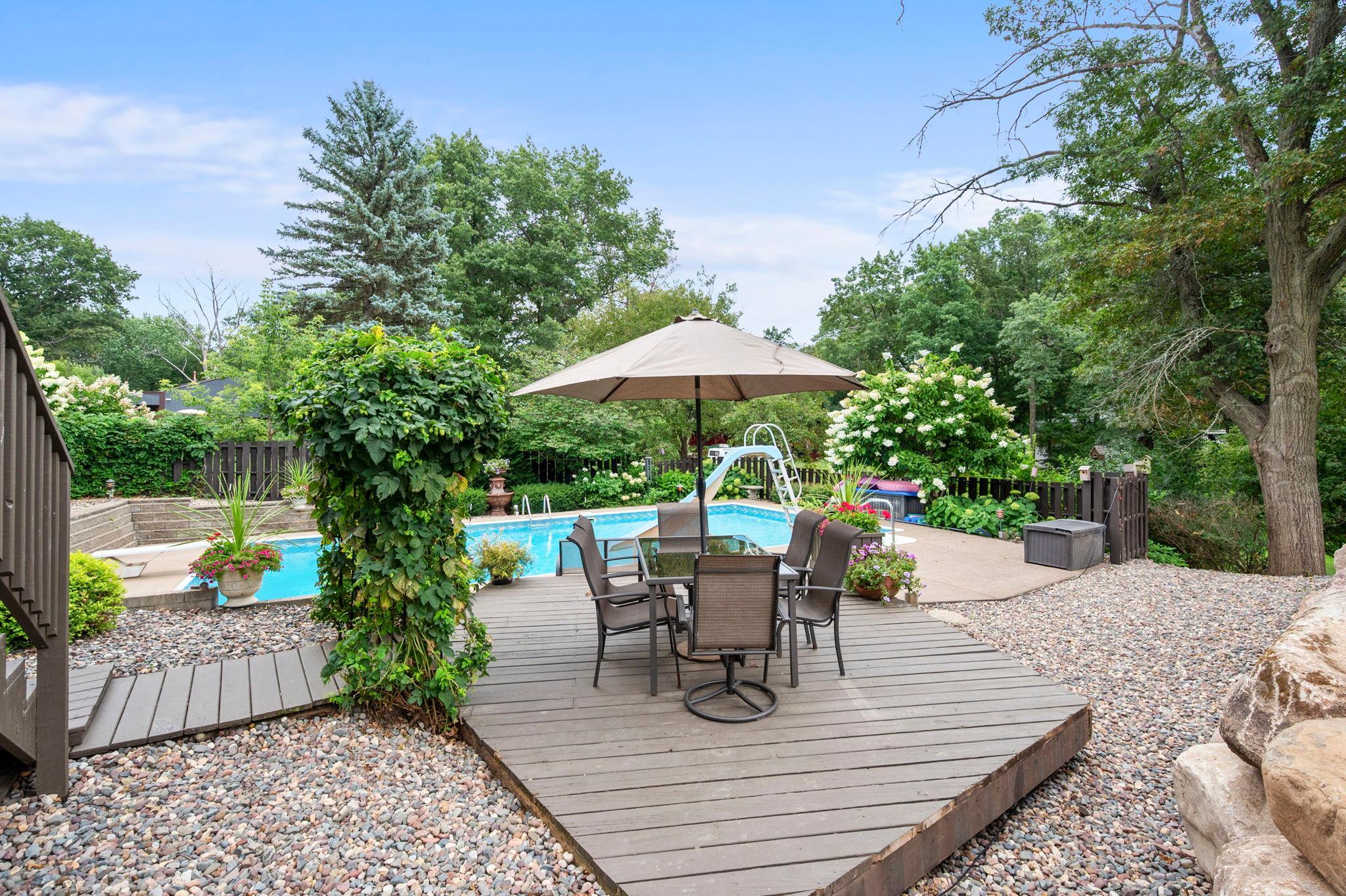 149-web-or-mls-2415 Lisbon Ave N-154.jpg