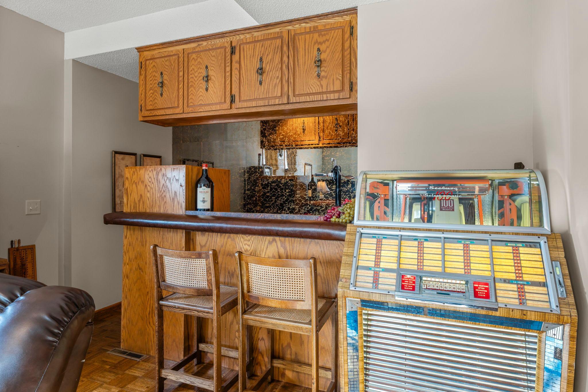 76-web-or-mls-2415 Lisbon Ave N -205.jpg