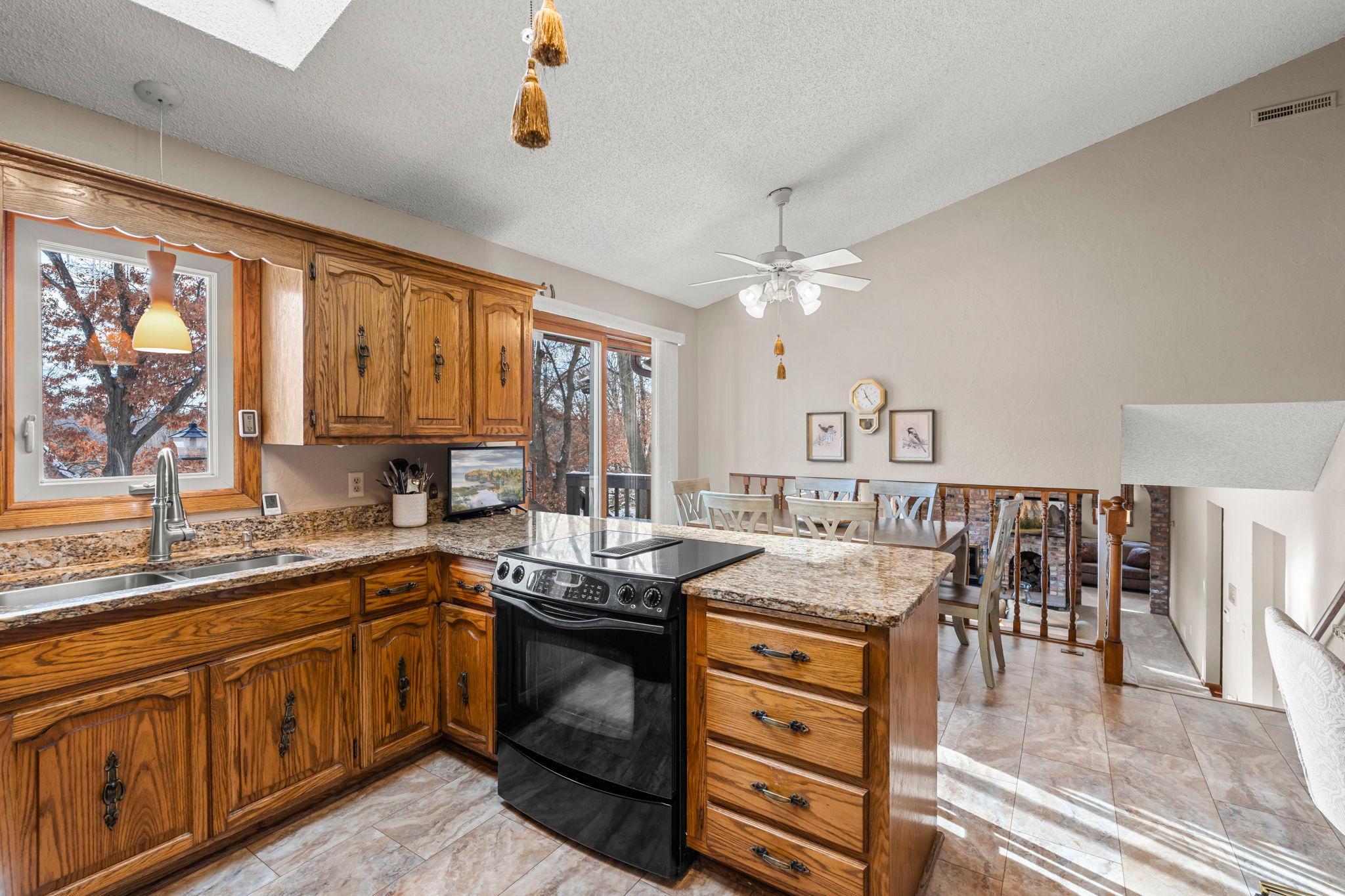 90-web-or-mls-2415 Lisbon Ave N -275.jpg