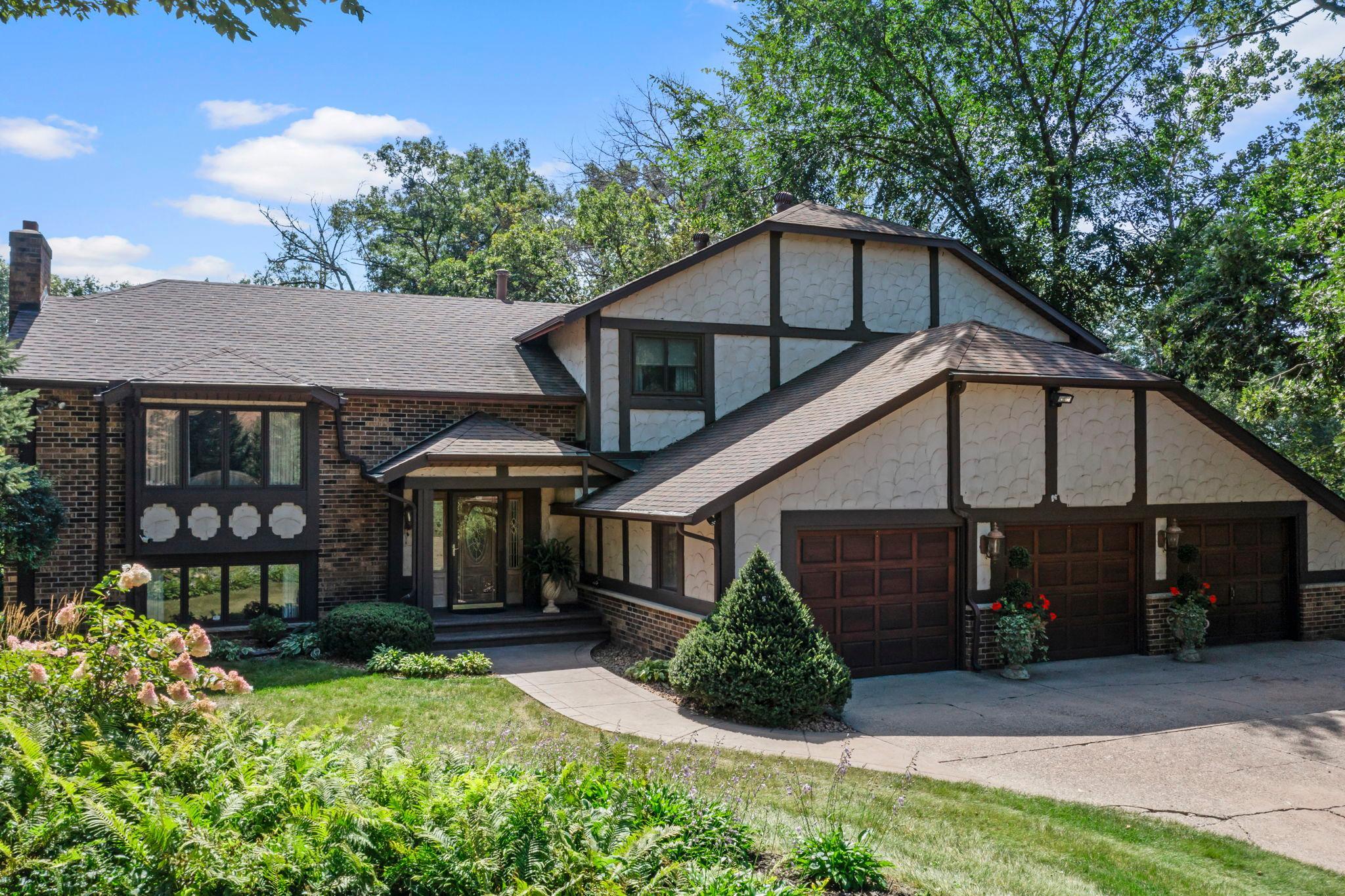 12-web-or-mls-2415 Lisbon Ave N-64.jpg