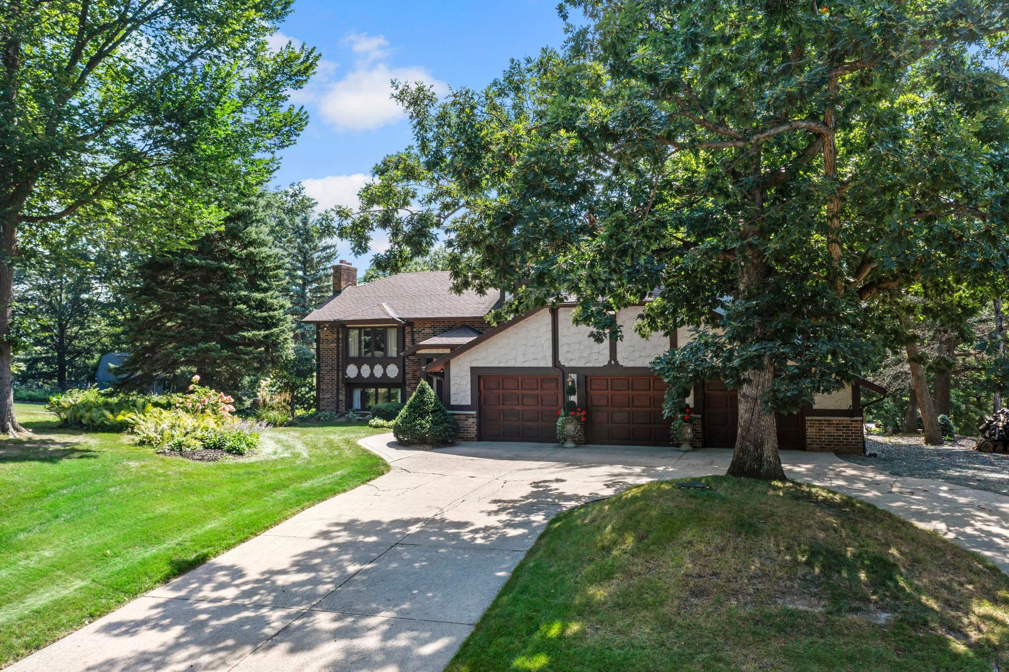 14-web-or-mls-2415 Lisbon Ave N-55.jpg