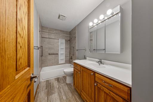 29 bathroom.jpg