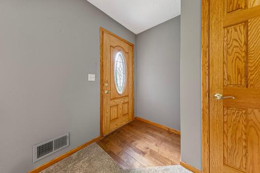 8 entry_foyer.jpg