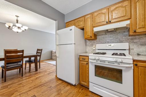 21 kitchen.jpg