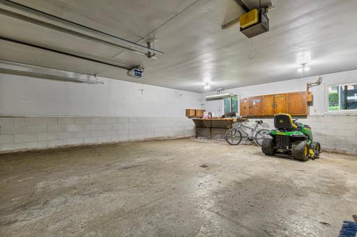 34 garage.jpg