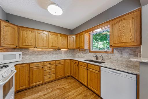 18 kitchen.jpg