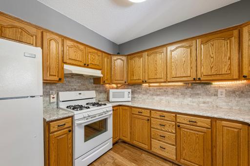 19 kitchen.jpg