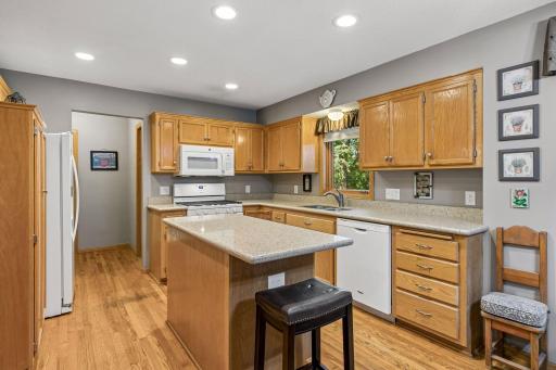 13516 Knox Drive, Burnsville, MN 55337