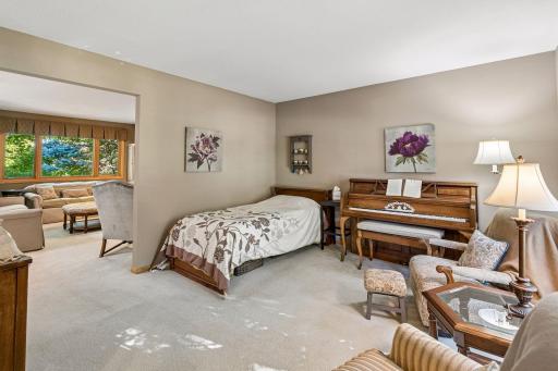 13516 Knox Drive, Burnsville, MN 55337