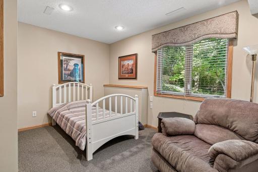 13516 Knox Drive, Burnsville, MN 55337