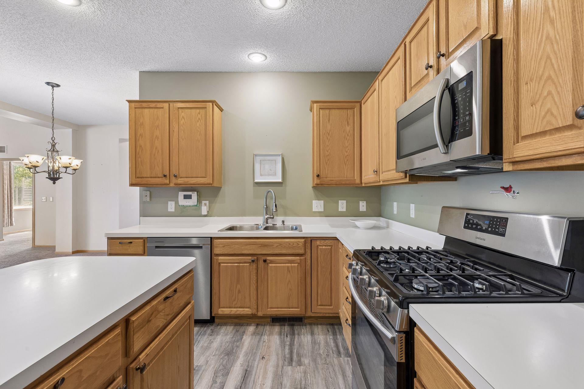 Light from the front windows pours into the kitchen. 9 foot ceilings add to the spacious and open feel in this kitchen.