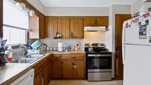 2824 79th Avenue N, Brooklyn Park, MN 55444