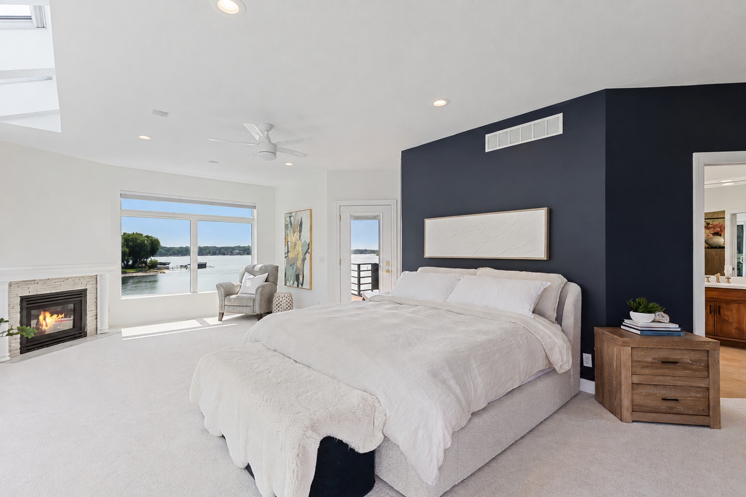 Upper-Level Primary Suite