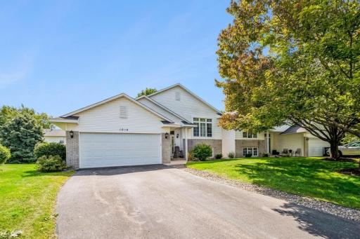 Photo for 1016 Lilac Court, Shakopee, MN 55379 - listing #7131933 1016 Lilac Court, Shakopee, MN 55379