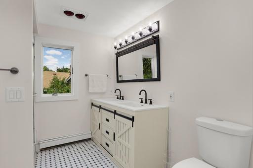 Upper 3/4 bath