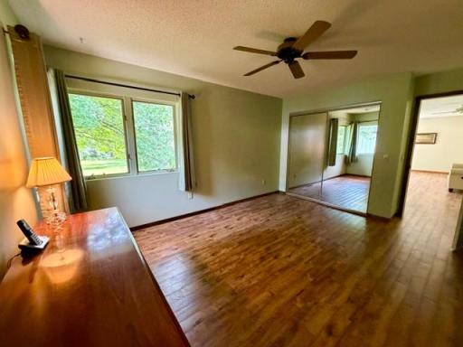 Main bedroom w/ensuite